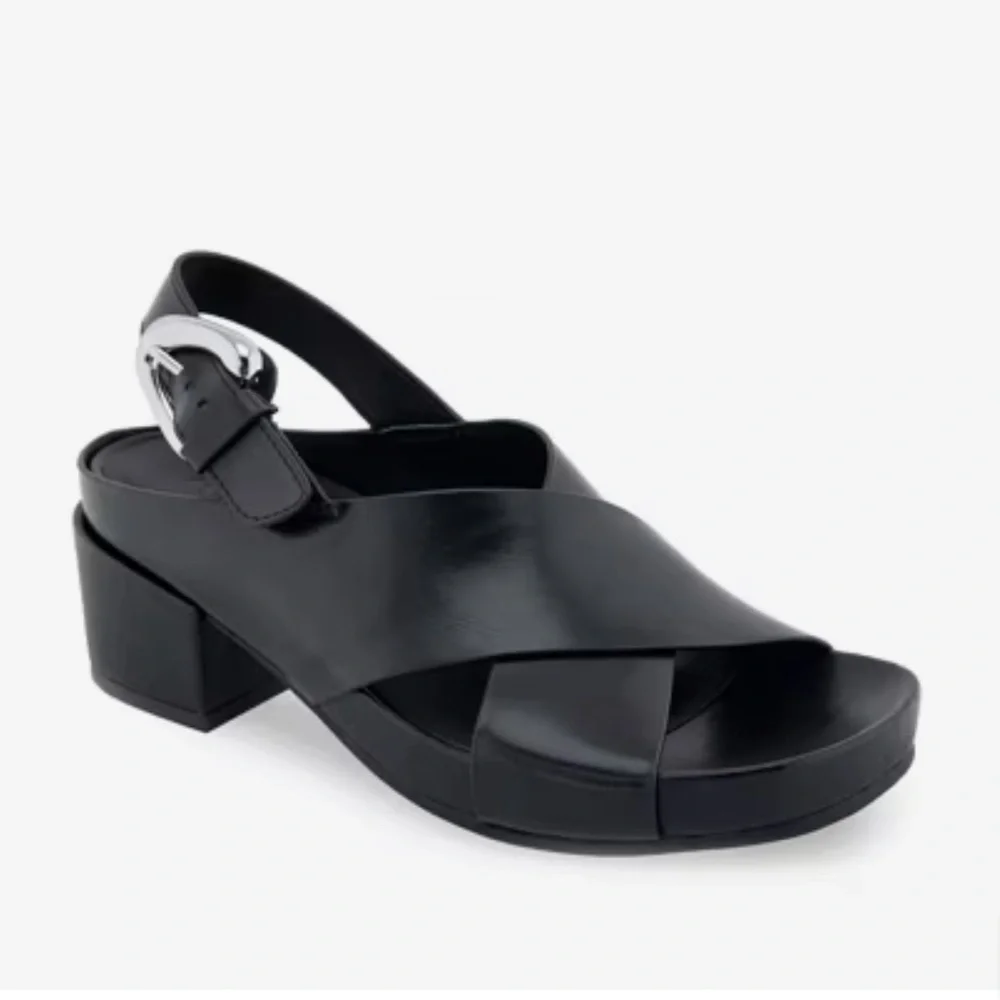 New in box. Aerosoles. Chrystie black leather sandal. 7.5 - Picture 1 of 6